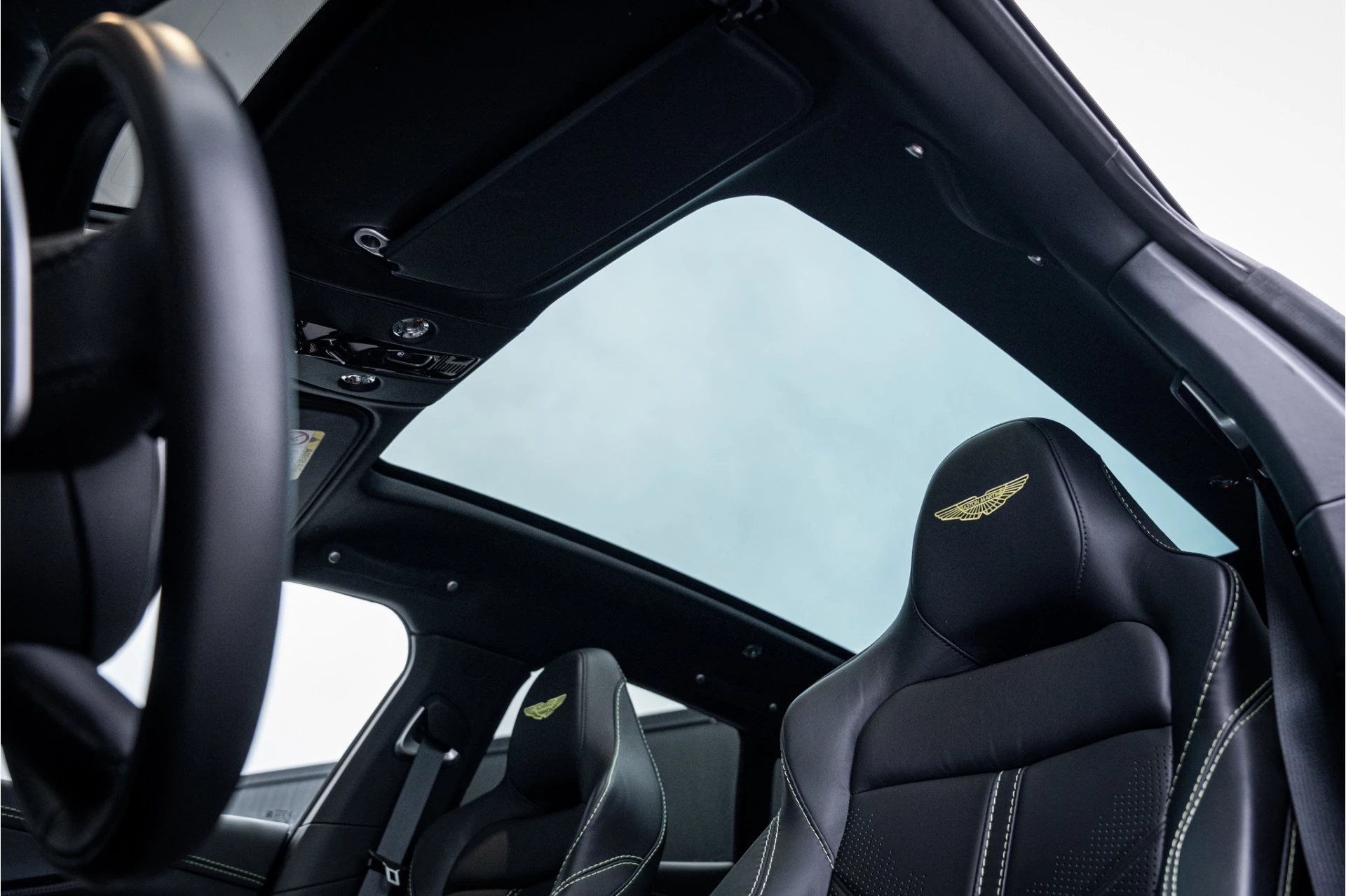Hoofdafbeelding Aston Martin DBX