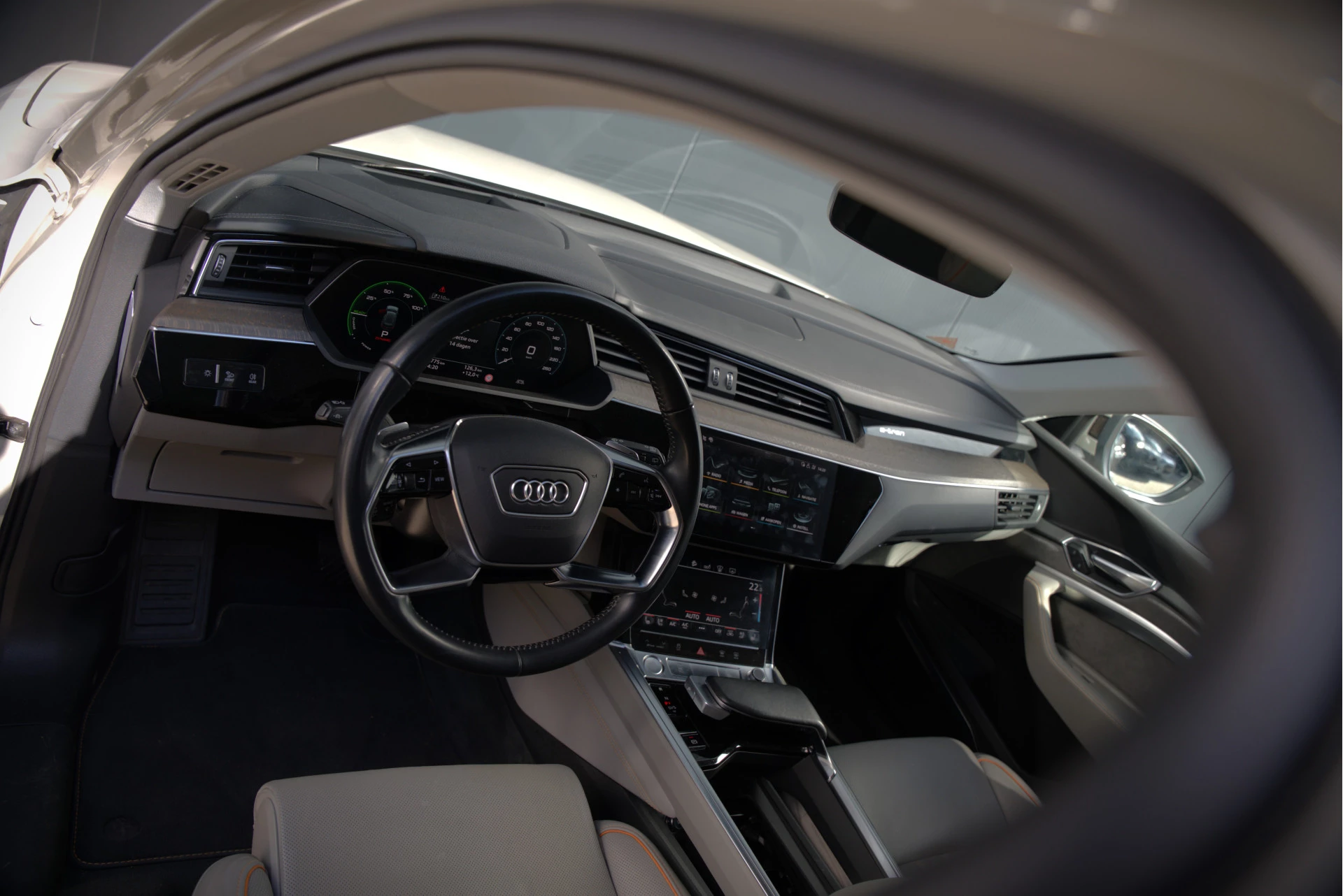 Hoofdafbeelding Audi e-tron