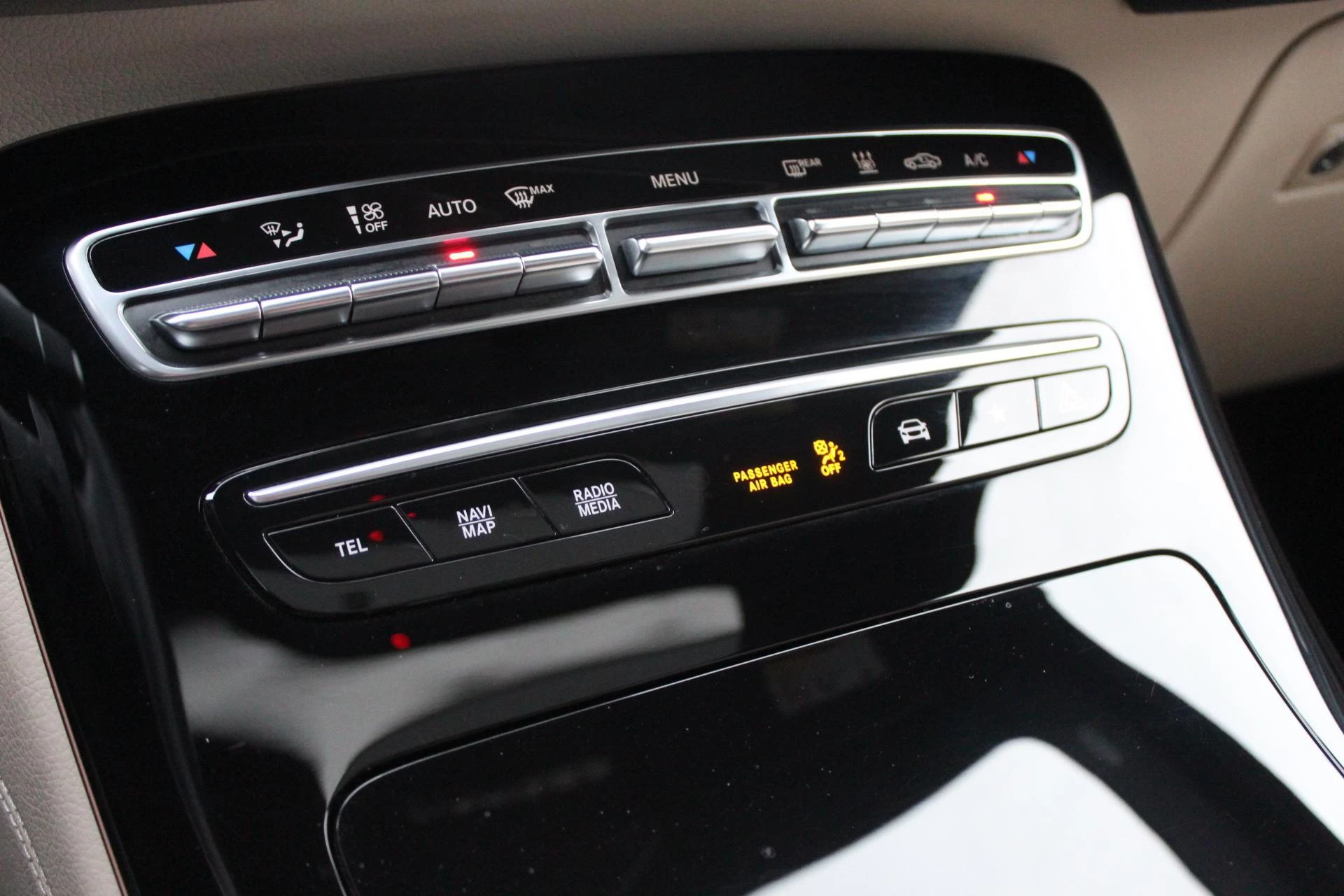 Hoofdafbeelding Mercedes-Benz EQC