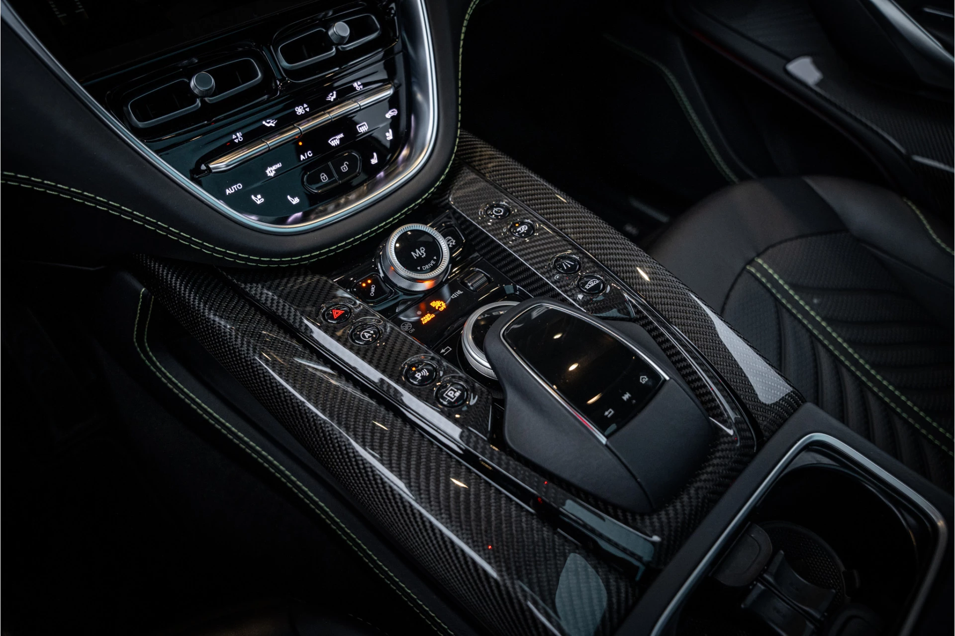 Hoofdafbeelding Aston Martin DBX