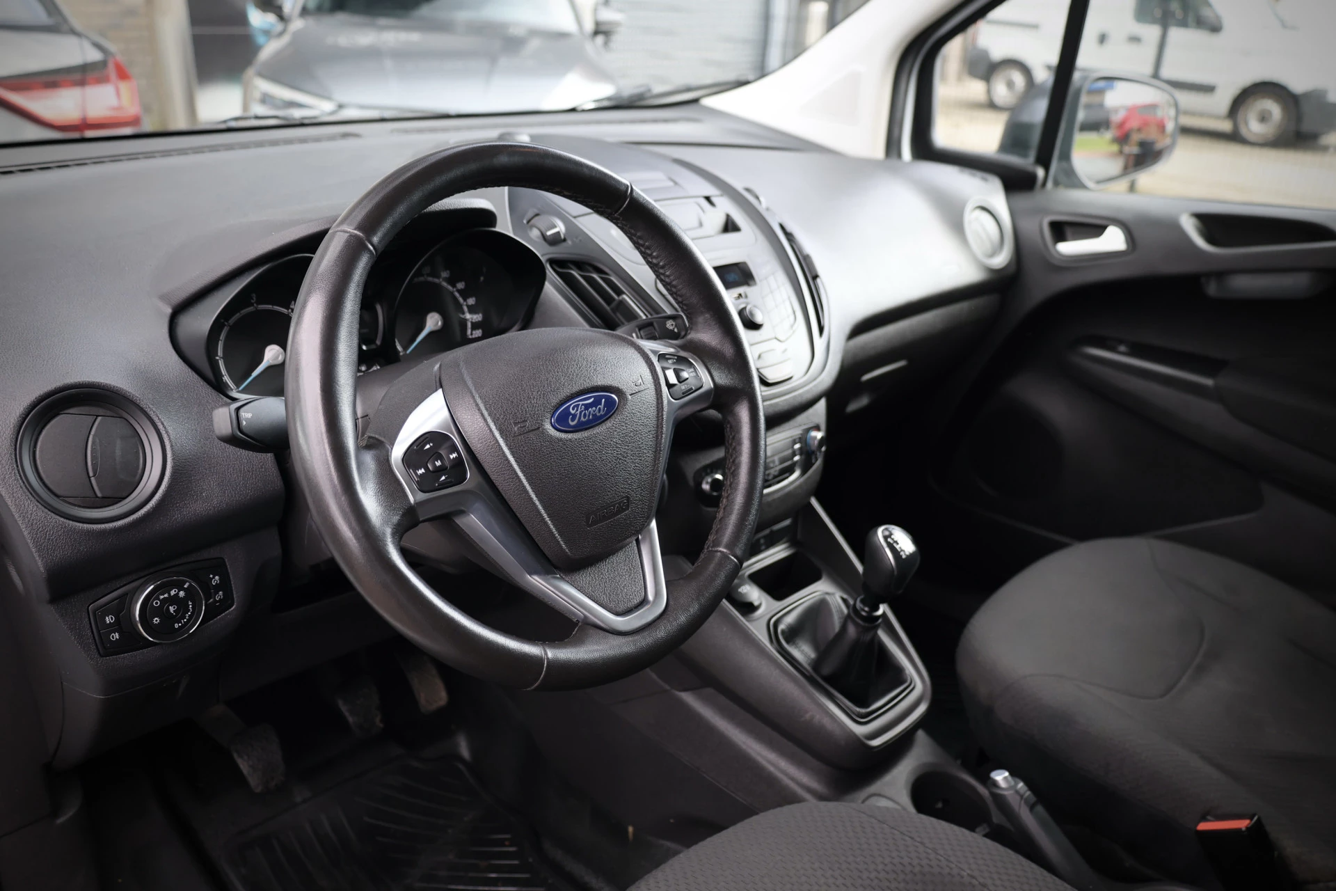 Hoofdafbeelding Ford Transit Courier