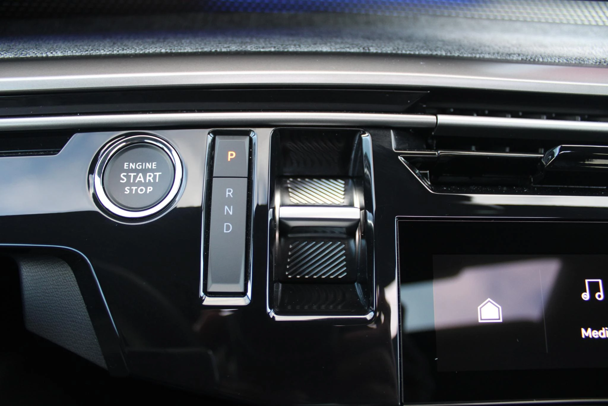 Hoofdafbeelding Peugeot e-5008