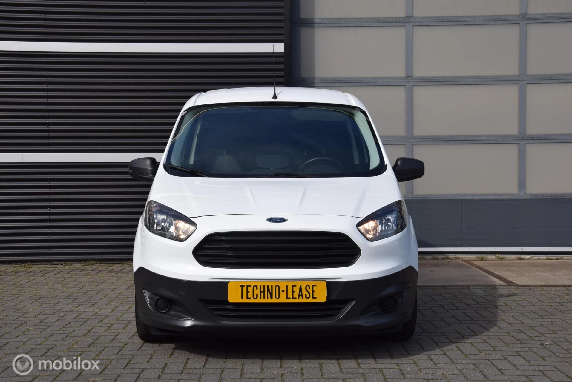 Hoofdafbeelding Ford Transit Courier