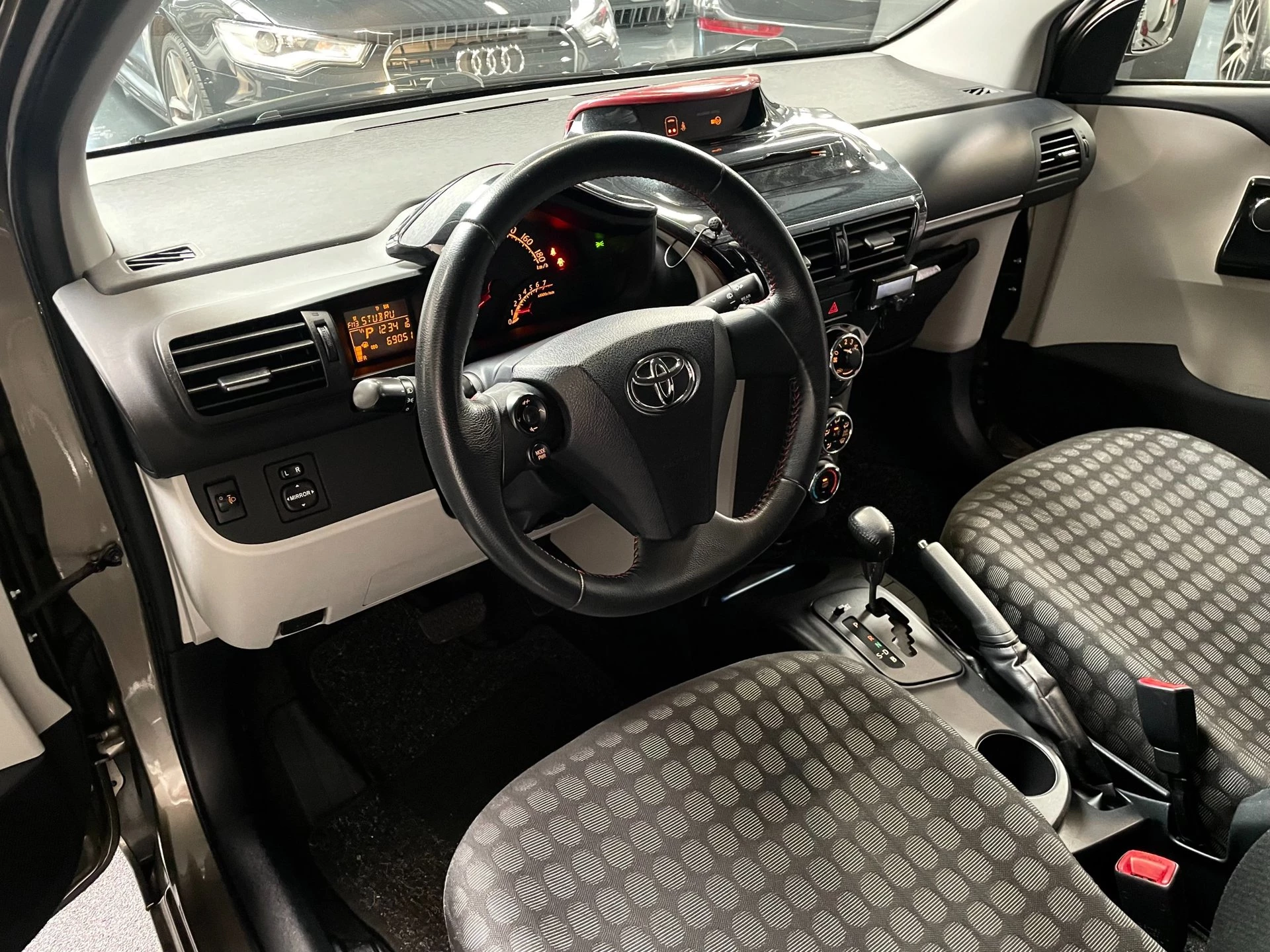Hoofdafbeelding Toyota iQ