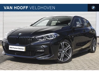 Hoofdafbeelding BMW 1 Serie BMW 1 Serie 118i High Executive M Sport Automaat / Sportstoelen / M Sport steering / LED / Parking Assistant / Cruise Control / Live Cockpit Professional