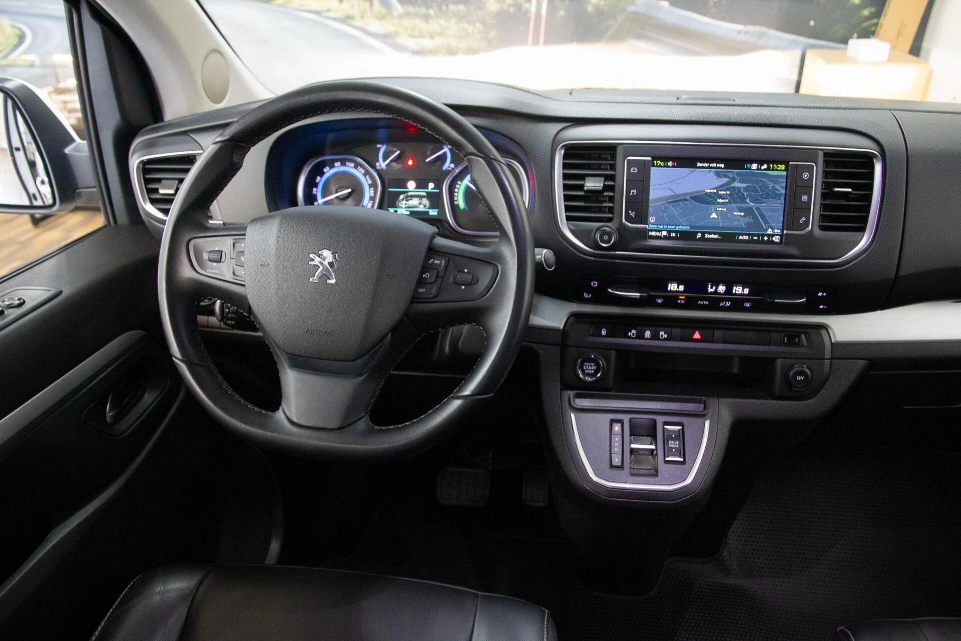 Hoofdafbeelding Peugeot e-Traveller