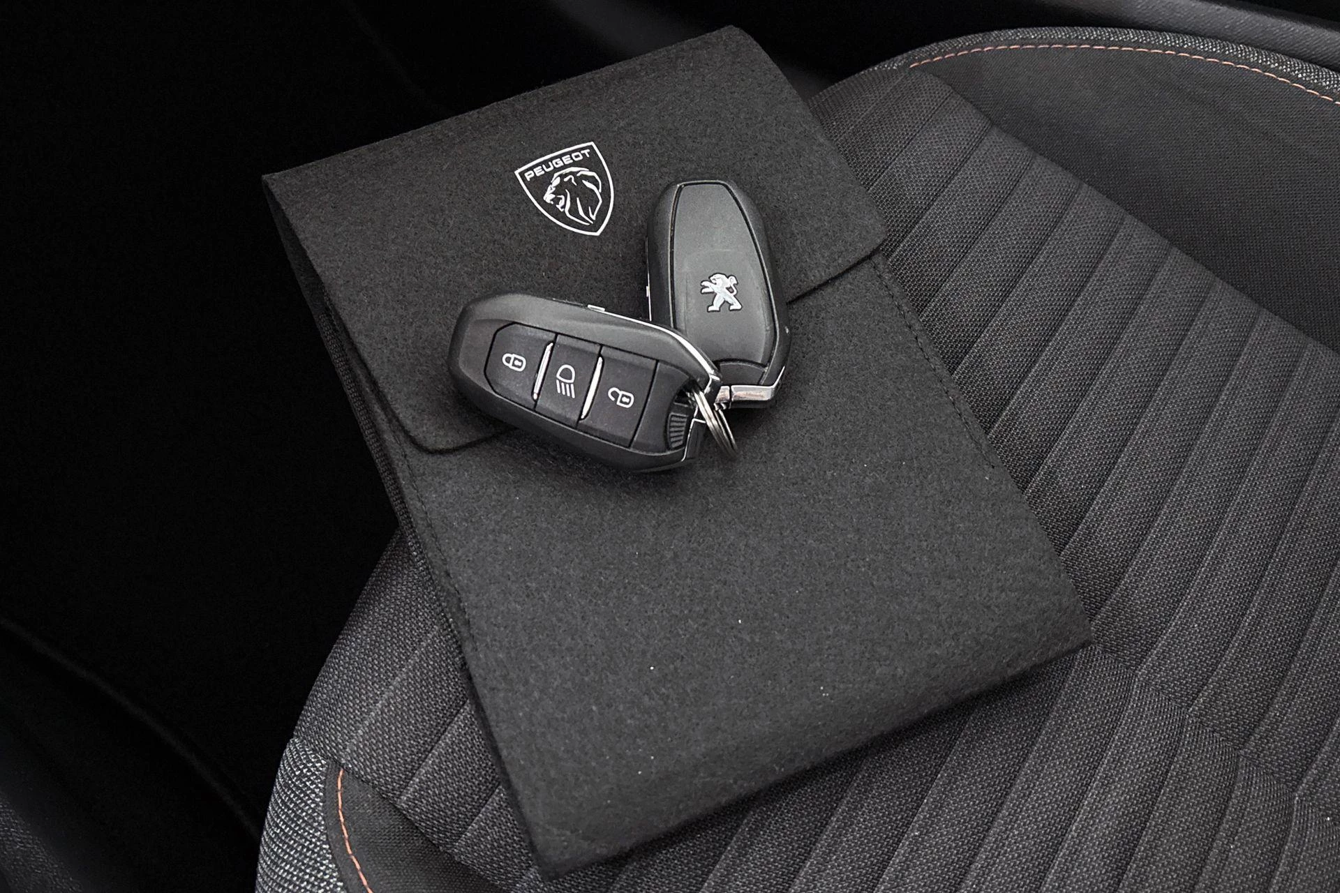 Hoofdafbeelding Peugeot e-208