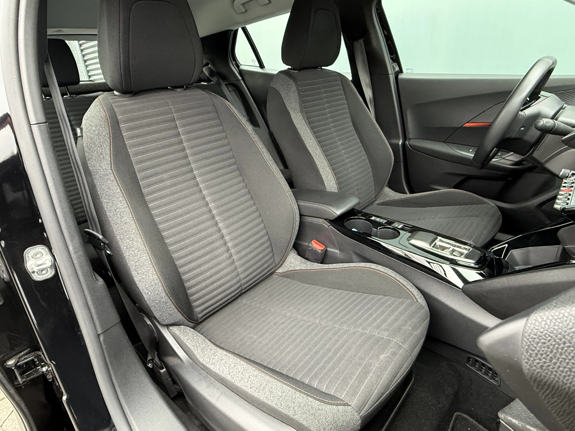 Hoofdafbeelding Peugeot e-2008