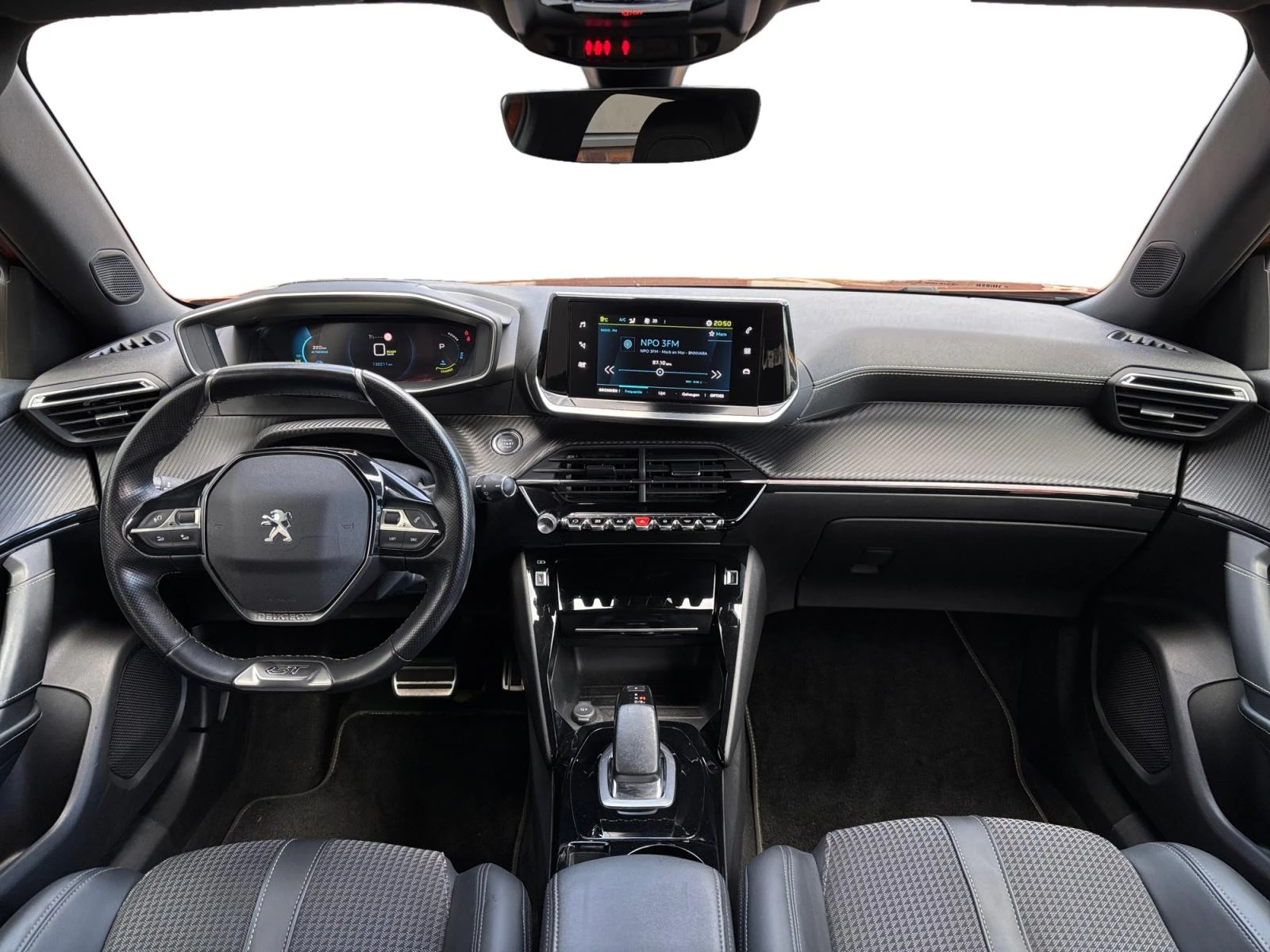 Hoofdafbeelding Peugeot e-2008