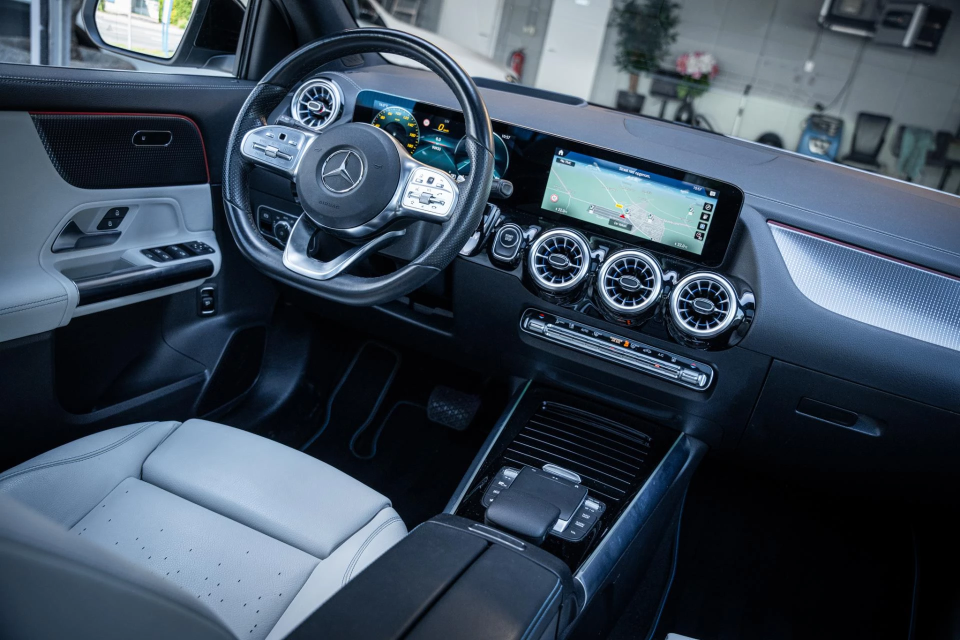 Hoofdafbeelding Mercedes-Benz EQA