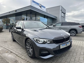 BMW 3 Serie 330i M Sport Trekhaak | Camera | HiFi | Stoelverw.
