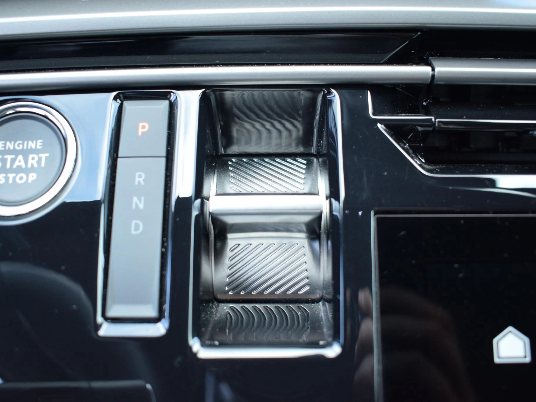Hoofdafbeelding Peugeot e-3008