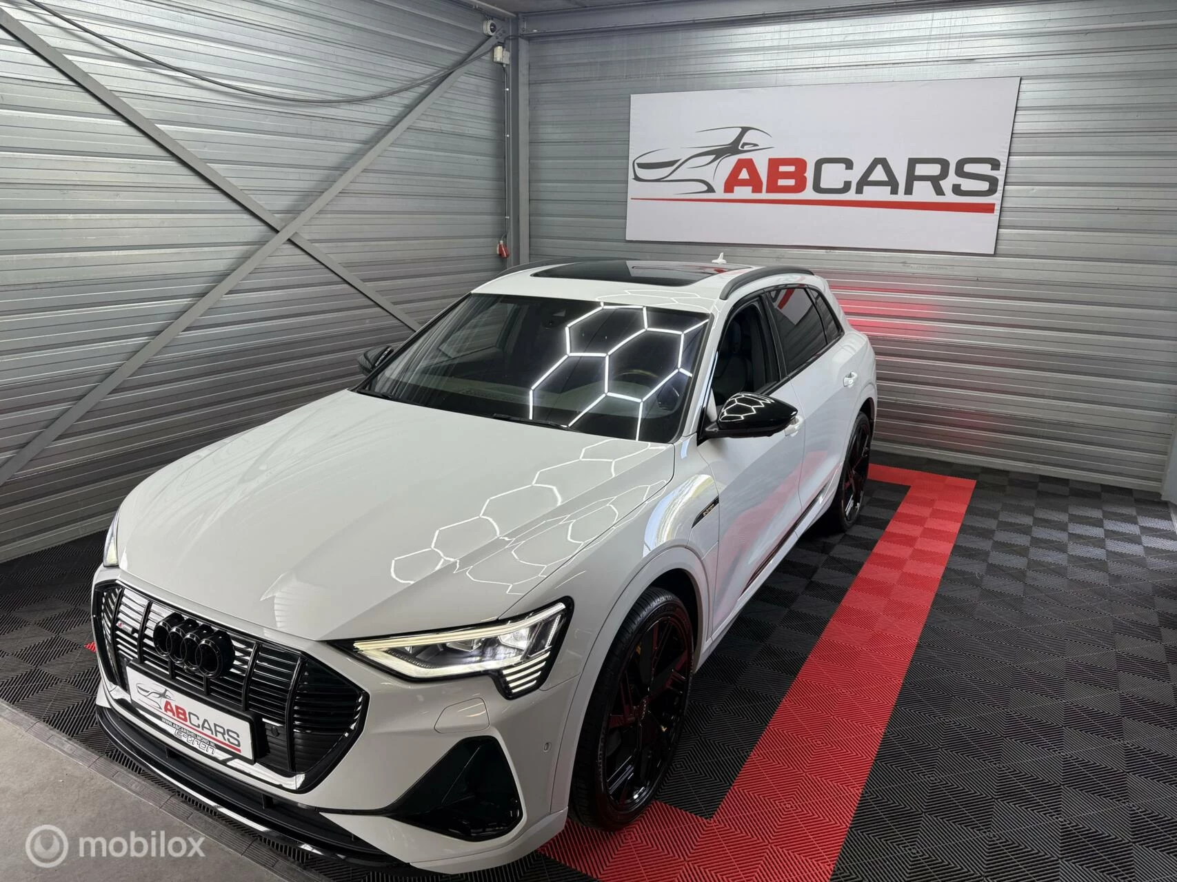 Hoofdafbeelding Audi e-tron
