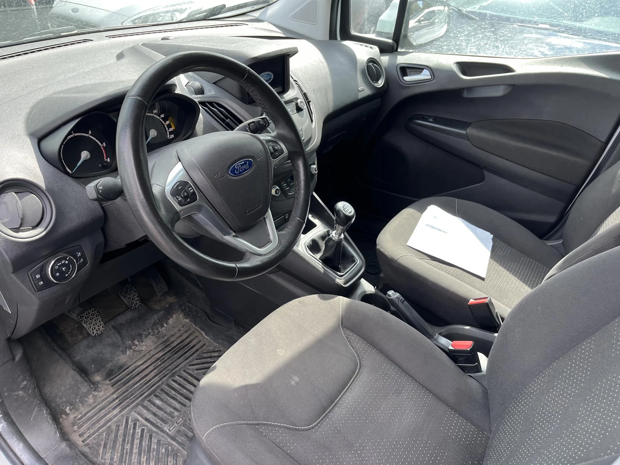 Hoofdafbeelding Ford Transit Courier