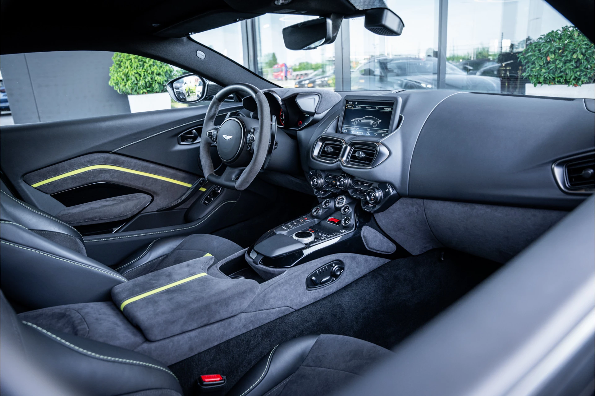 Hoofdafbeelding Aston Martin V8 Vantage
