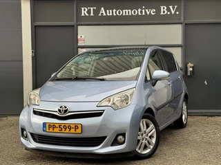 Hoofdafbeelding Toyota Verso-S Toyota Verso-S 1.3 VVT-i Dynamic Pano / Navi Automaat
