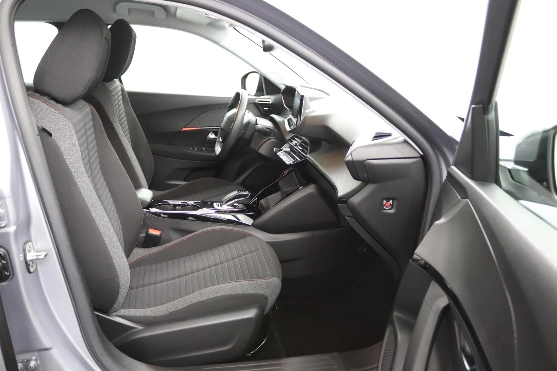 Hoofdafbeelding Peugeot e-2008