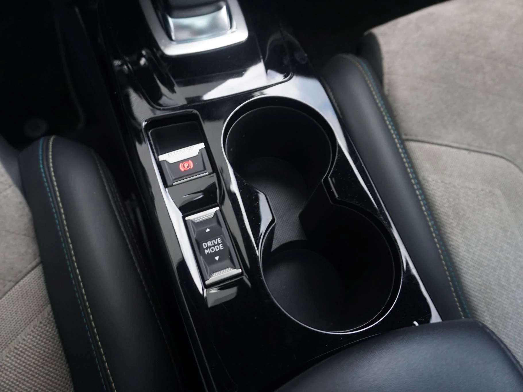 Hoofdafbeelding Peugeot e-208