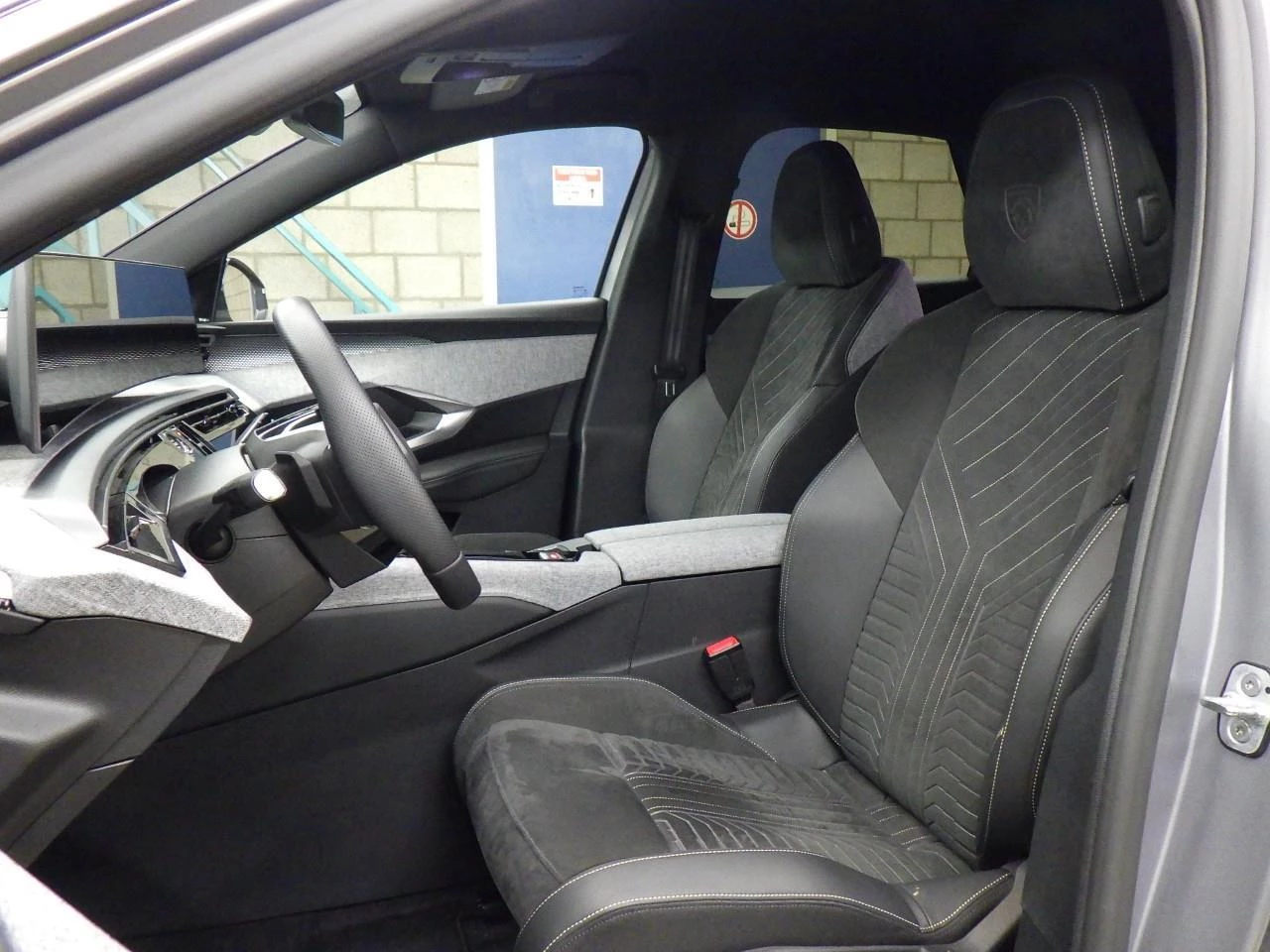 Hoofdafbeelding Peugeot e-3008