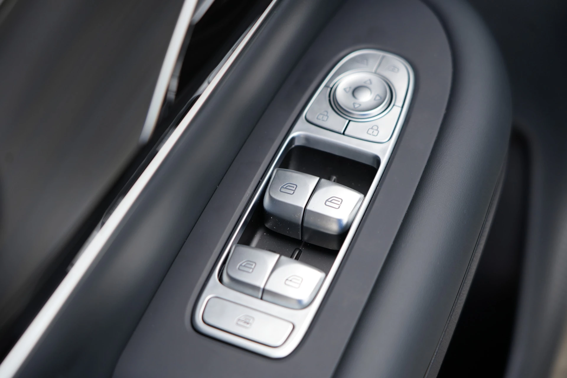 Hoofdafbeelding DFSK Forthing 9