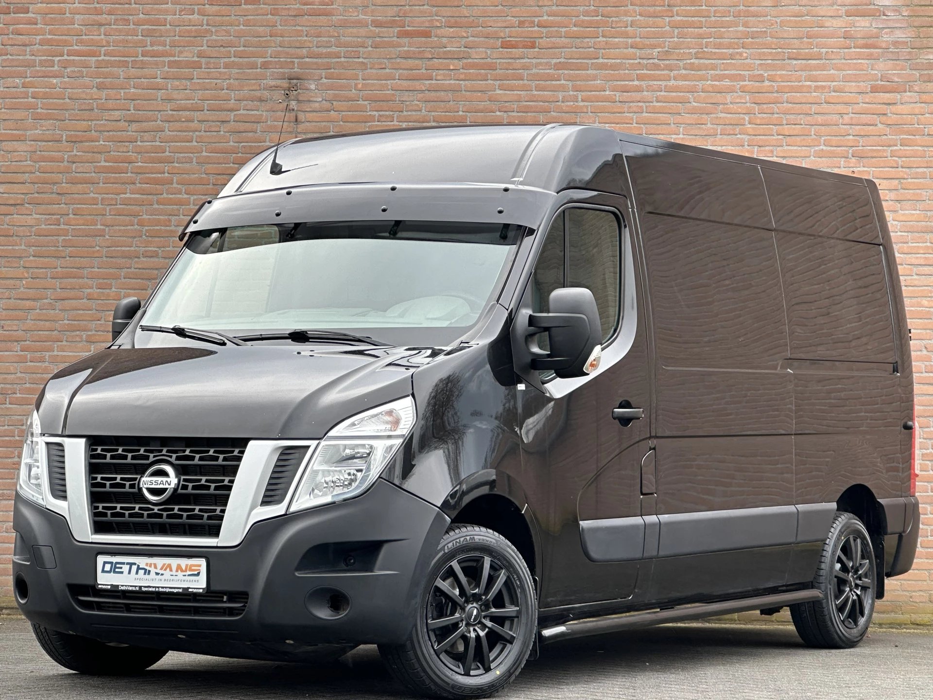 Hoofdafbeelding Nissan NV400