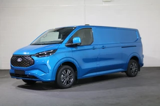 Hoofdafbeelding Ford E-Transit Custom Ford E-Transit Custom 340 L2 H1 Limited 65 kWh 218pk 2x schuifdeur Led 360 Camera B&O