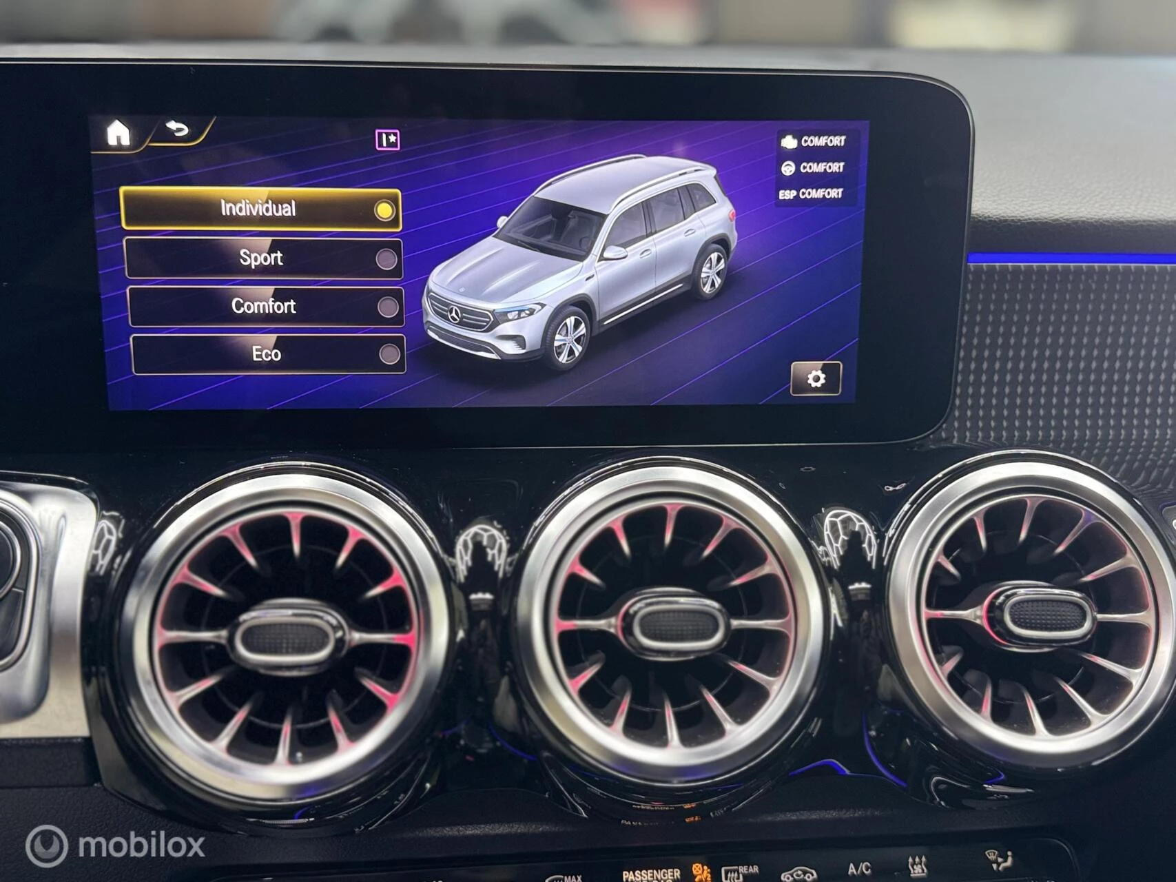 Hoofdafbeelding Mercedes-Benz EQB