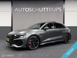 Hoofdafbeelding Audi RS3 Audi RS 3 2.5 TFSI RS 3 quattro RS Dynamic  / Keramisch / Panorama / 1e Eigenaar / Matrix