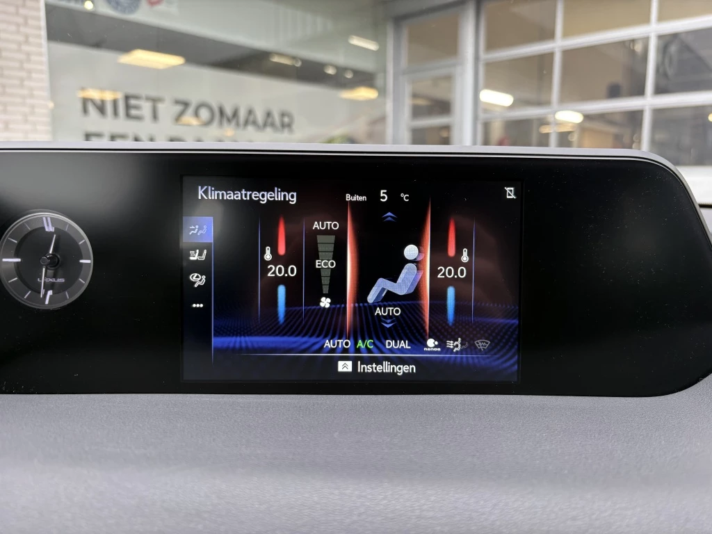 Hoofdafbeelding Lexus UX