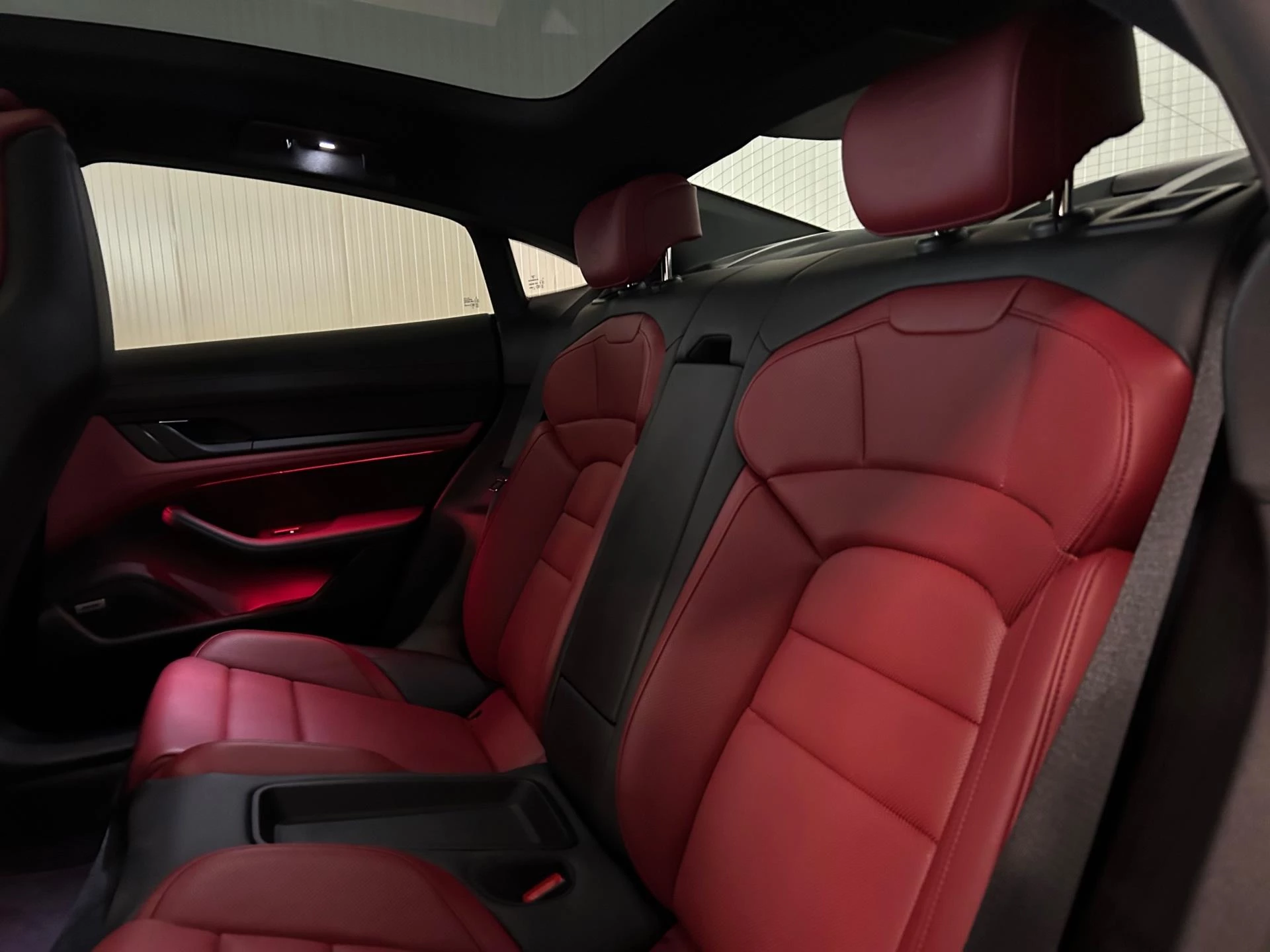 Hoofdafbeelding Porsche Taycan