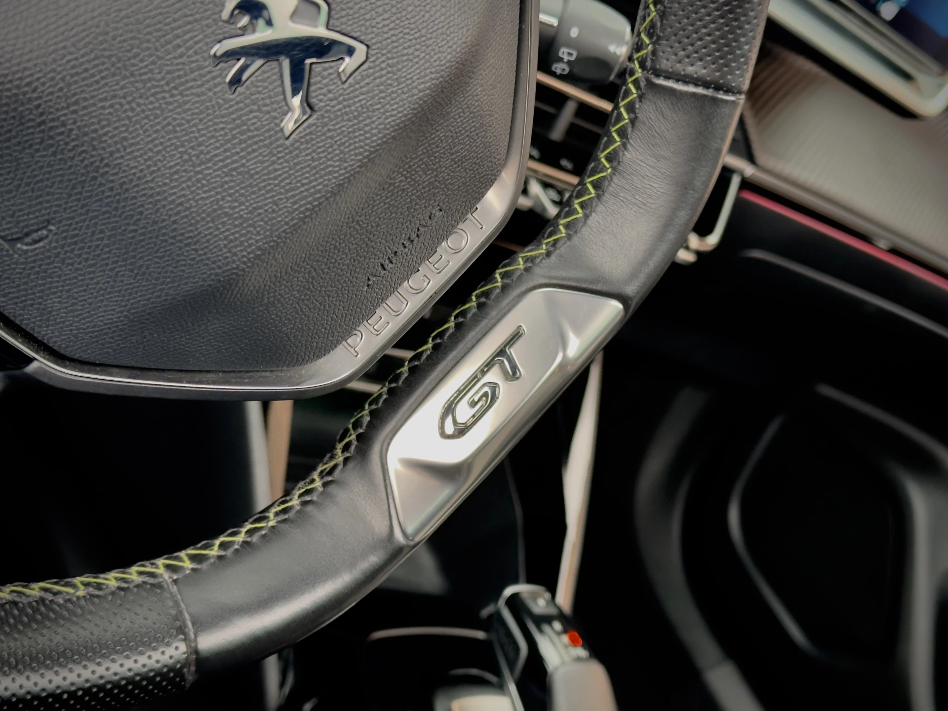 Hoofdafbeelding Peugeot e-2008