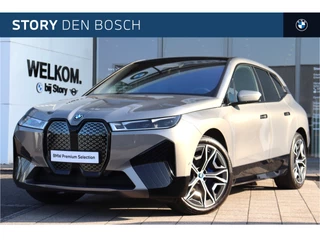 BMW iX xDrive40 Executive / Sportpakket / Panoramadak Sky Lounge / Trekhaak / Laserlight / Multifunctionele Stoelen / Parking Assistant Plus / Comfort Access