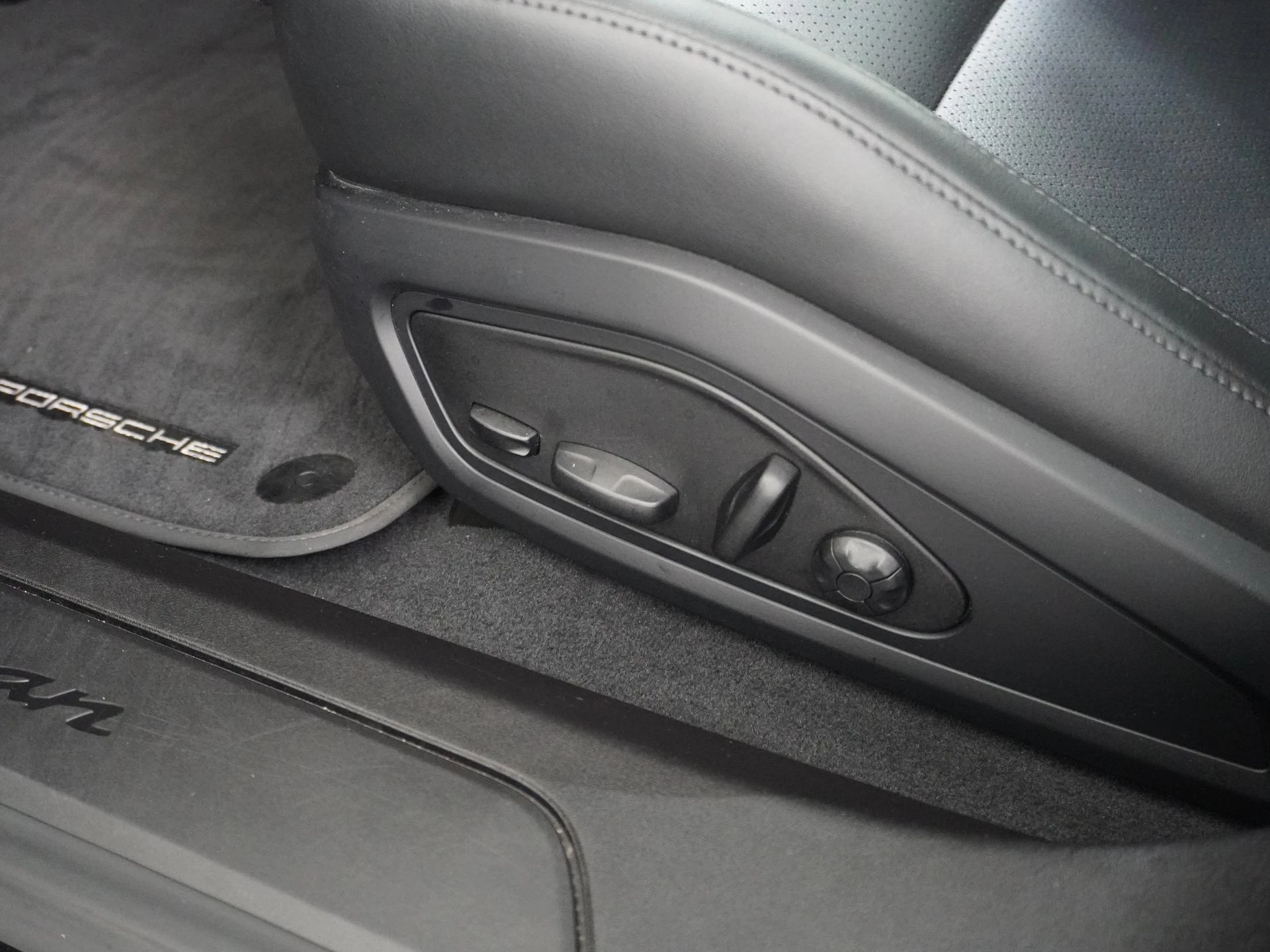 Hoofdafbeelding Porsche Taycan