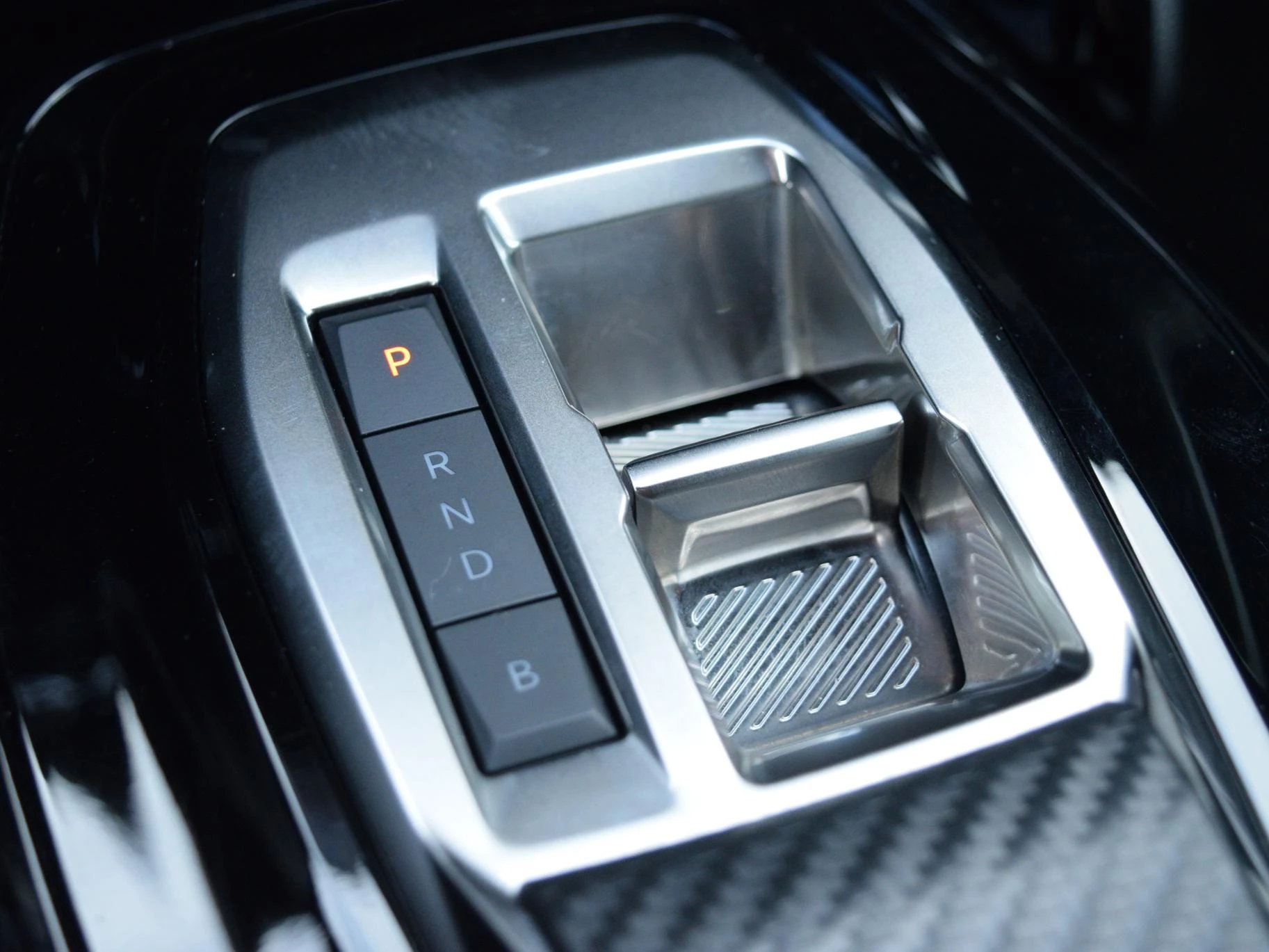 Hoofdafbeelding Peugeot e-2008