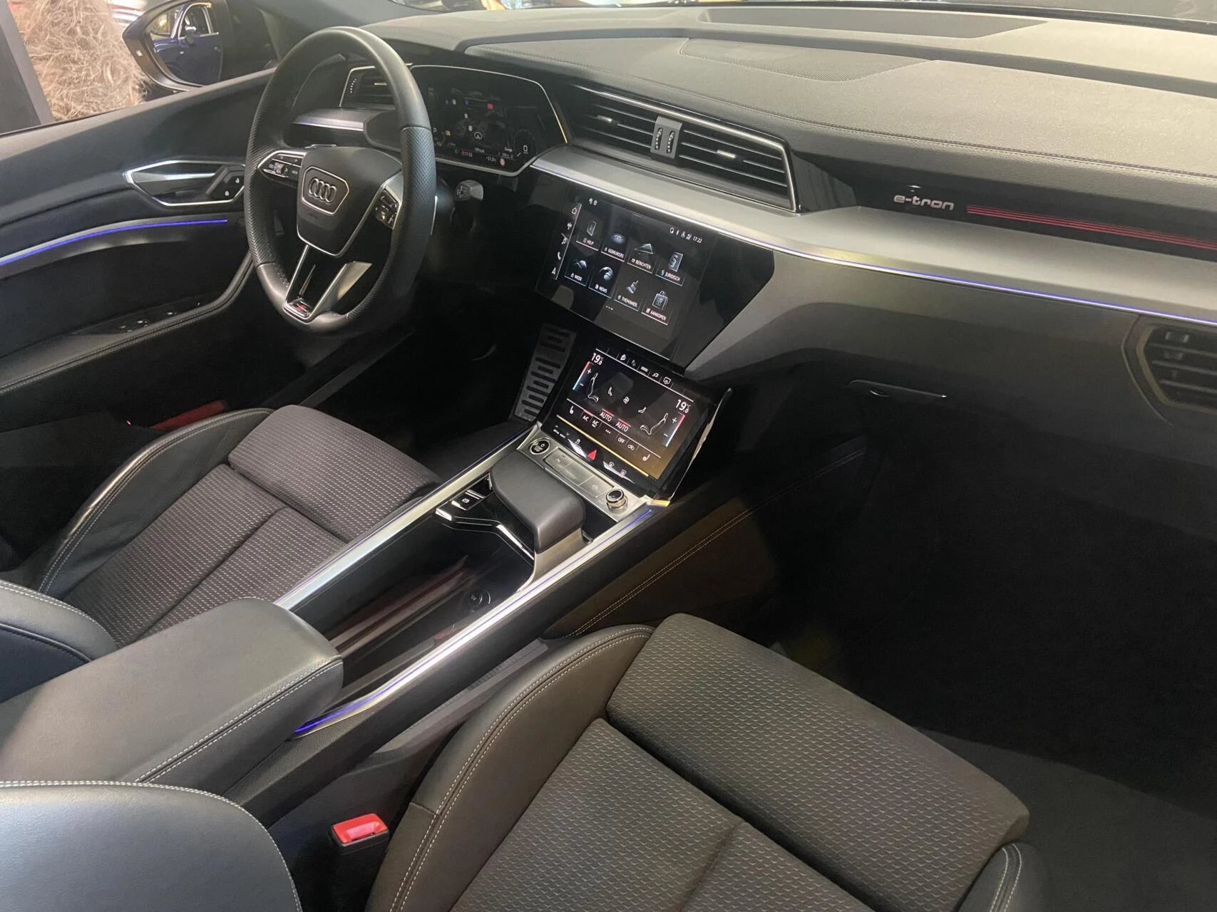 Hoofdafbeelding Audi e-tron