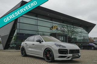 Porsche Cayenne Coupé 3.0 E-Hybrid 462PK Krijtgrijs SportDesign Burmester Luchtvering *SOH 92%* Lightweight Package Carbon Dak 4-wielsturing NLauto