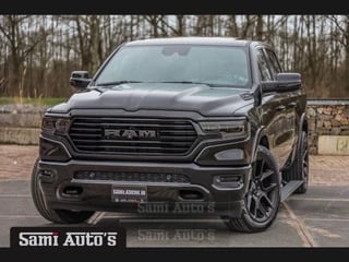 Dodge Ram 1500 BLACK OPS LONGHORN | ALL-IN PRIJS | HUD & VIRTUAL | PRIJS MET LPG + HEAD UP ADG + DEKSEL + PANORAMADAK GWJ + LUCHTVERING SER + BOM VOL | LIMITED LONGHORN® | CREW CAB | DUBBELE CABINE | 5,7L V8 HEMI 402 PK 4X4 | 5 PERSOONS | GRIJSKENTEKEN | VOORRAAD NR 2204 - 9644