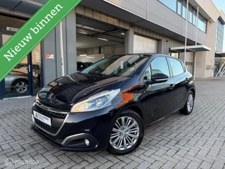 Peugeot 208  1.2 Benzine Signature Navi 5 deurs Lage km's