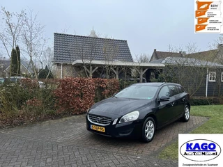 Nette sportieve Volvo V60 1.6 T3 Momentum bj 2013