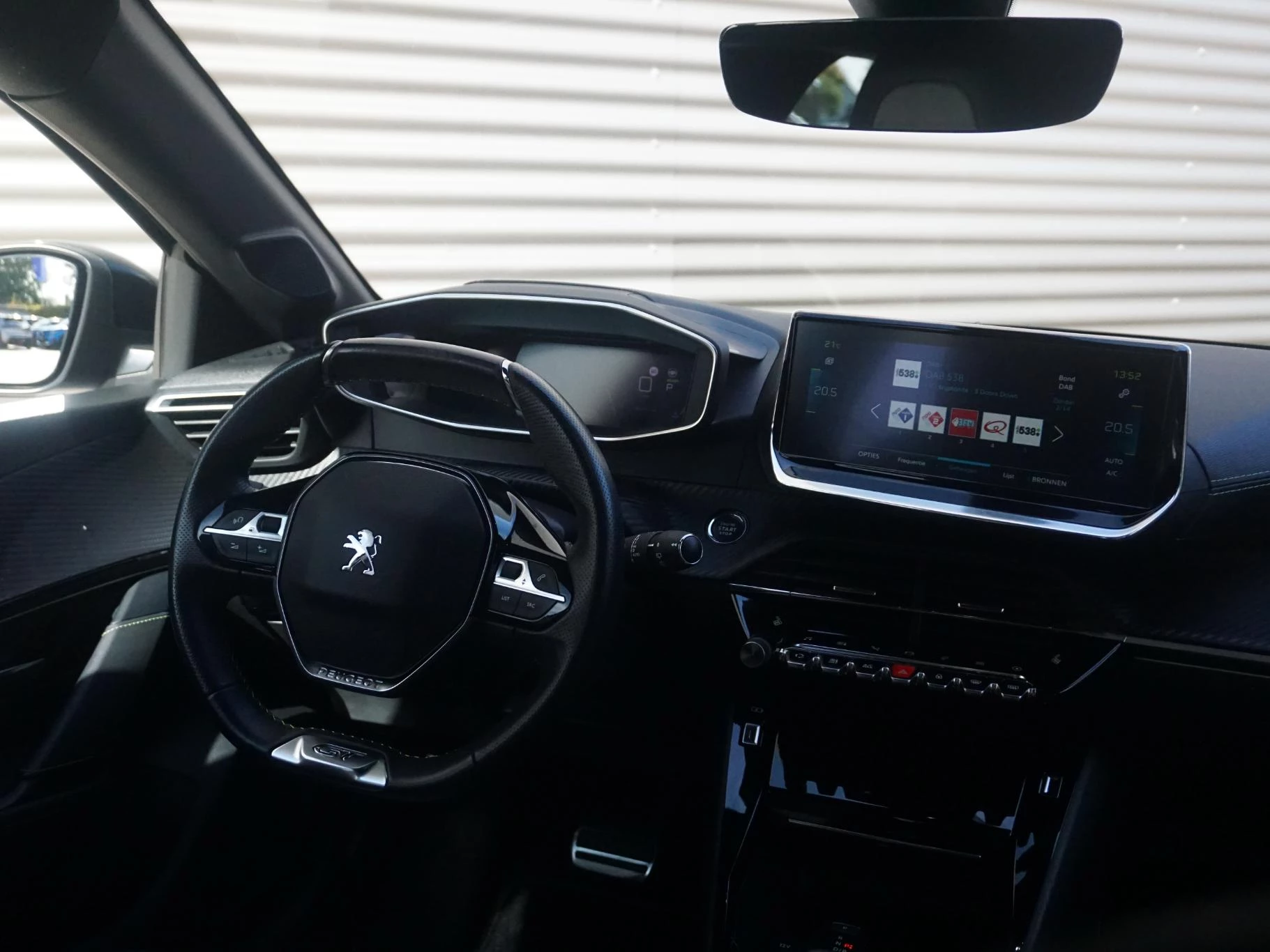Hoofdafbeelding Peugeot e-208