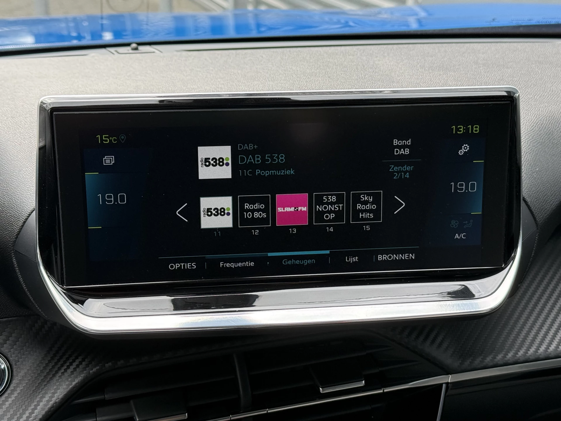 Hoofdafbeelding Peugeot e-2008