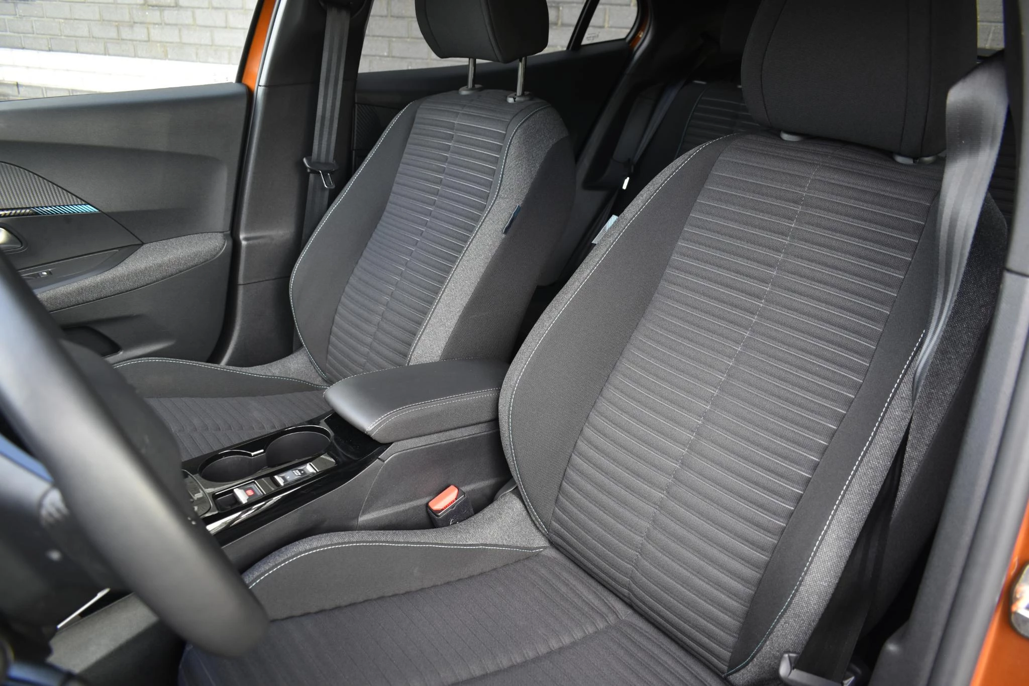 Hoofdafbeelding Peugeot e-2008