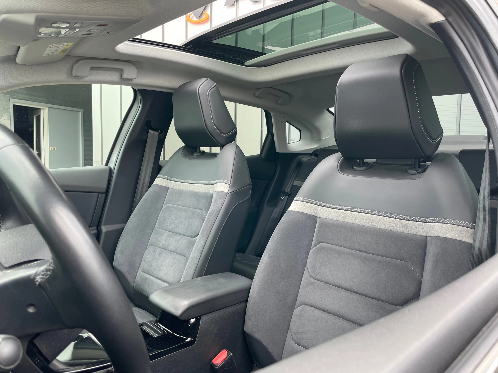 Hoofdafbeelding Citroën ë-C4 X