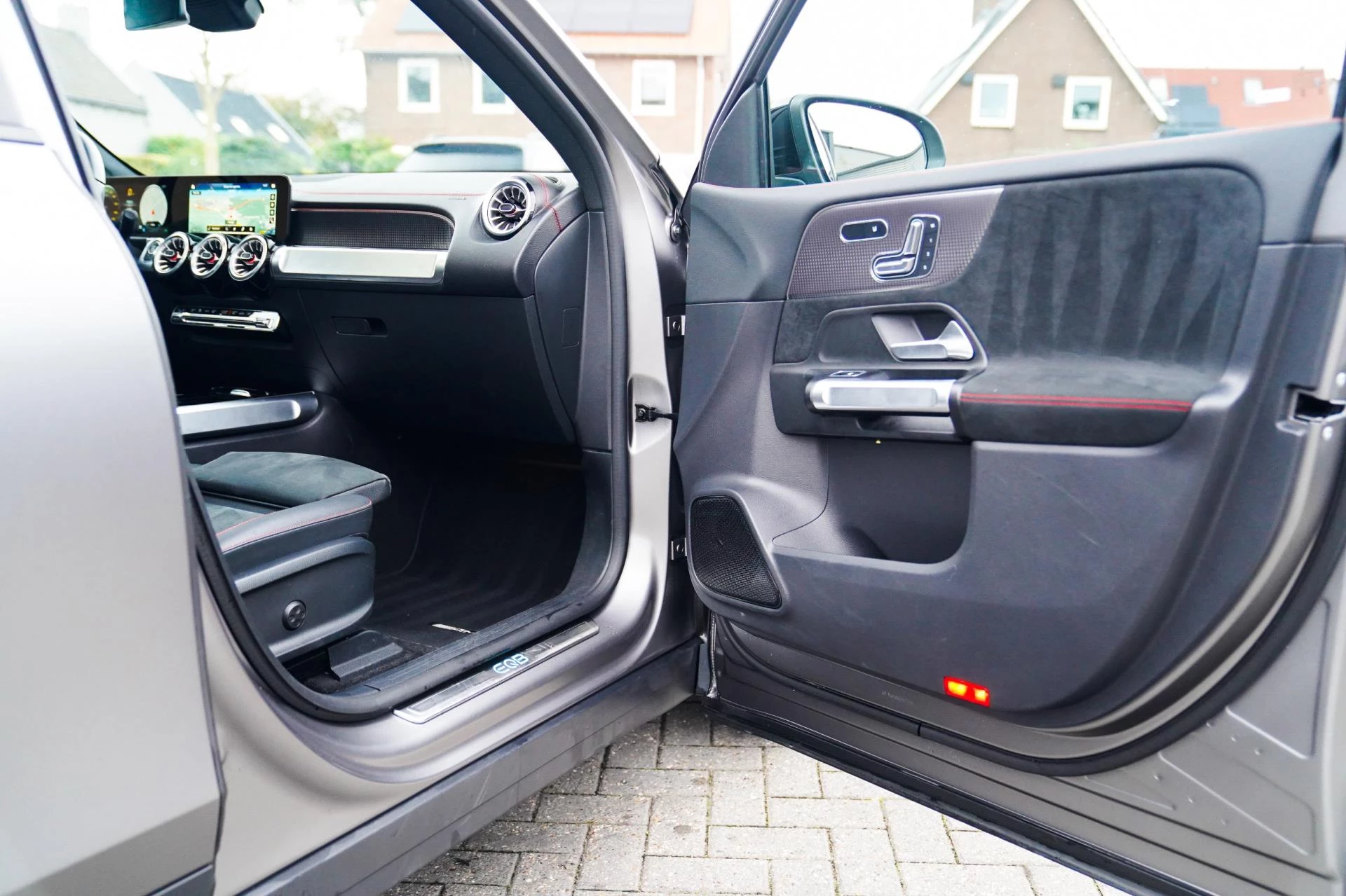 Hoofdafbeelding Mercedes-Benz EQB