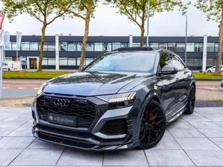 Hoofdafbeelding Audi RSQ8 Audi RSQ8 Urban Full Carbon | Panodak | 24"Inch Vossen | Head-Up | Soft Close | Klasse 5 |