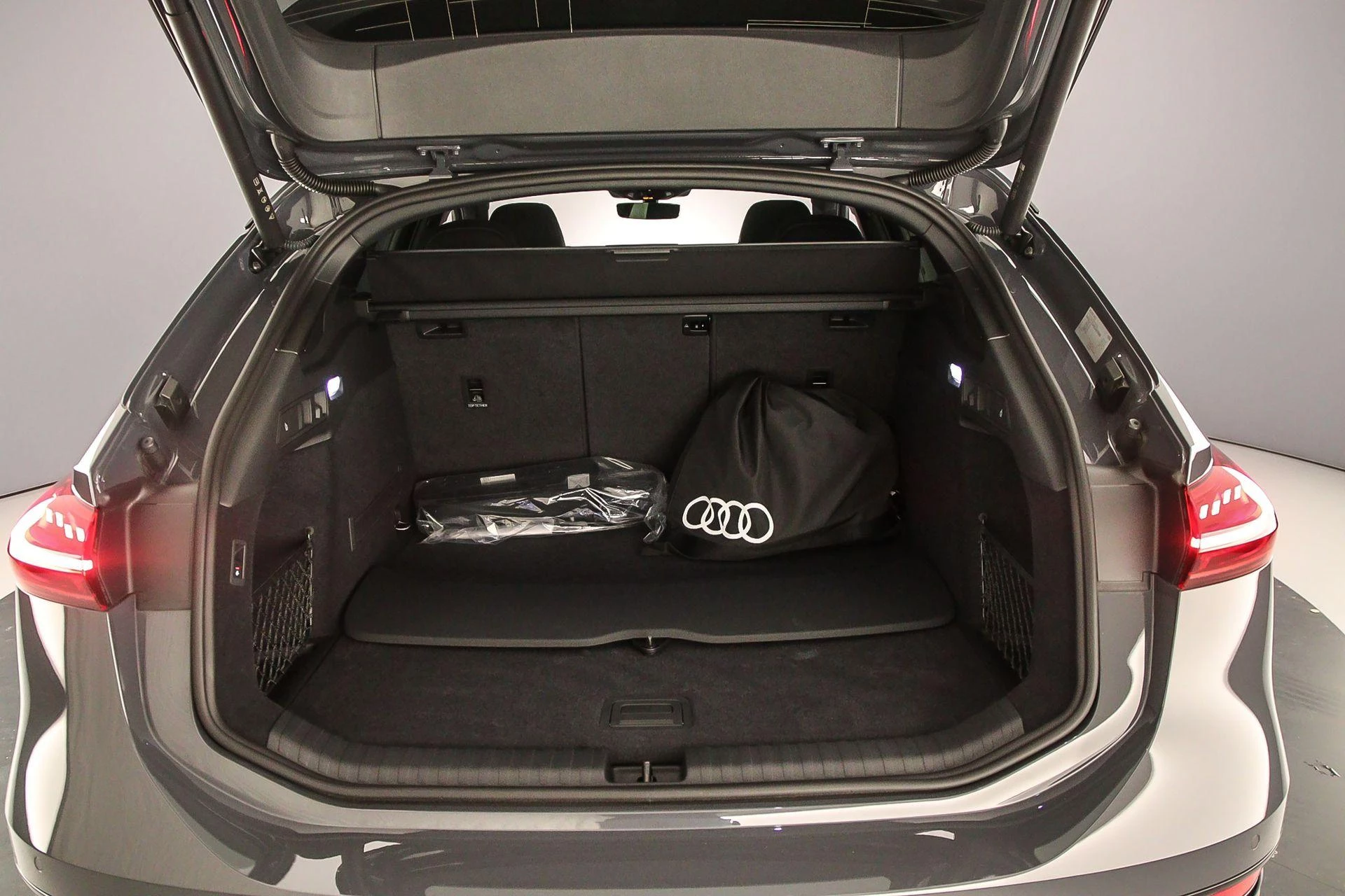 Hoofdafbeelding Audi A6 Avant e-tron