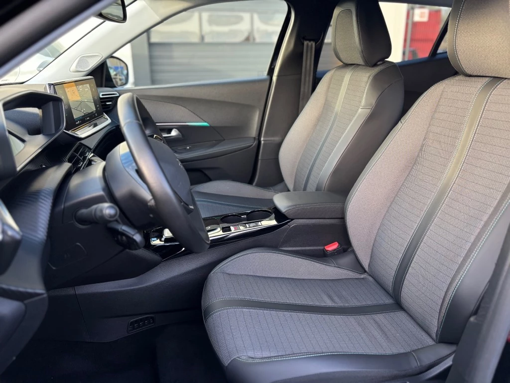 Hoofdafbeelding Peugeot e-2008