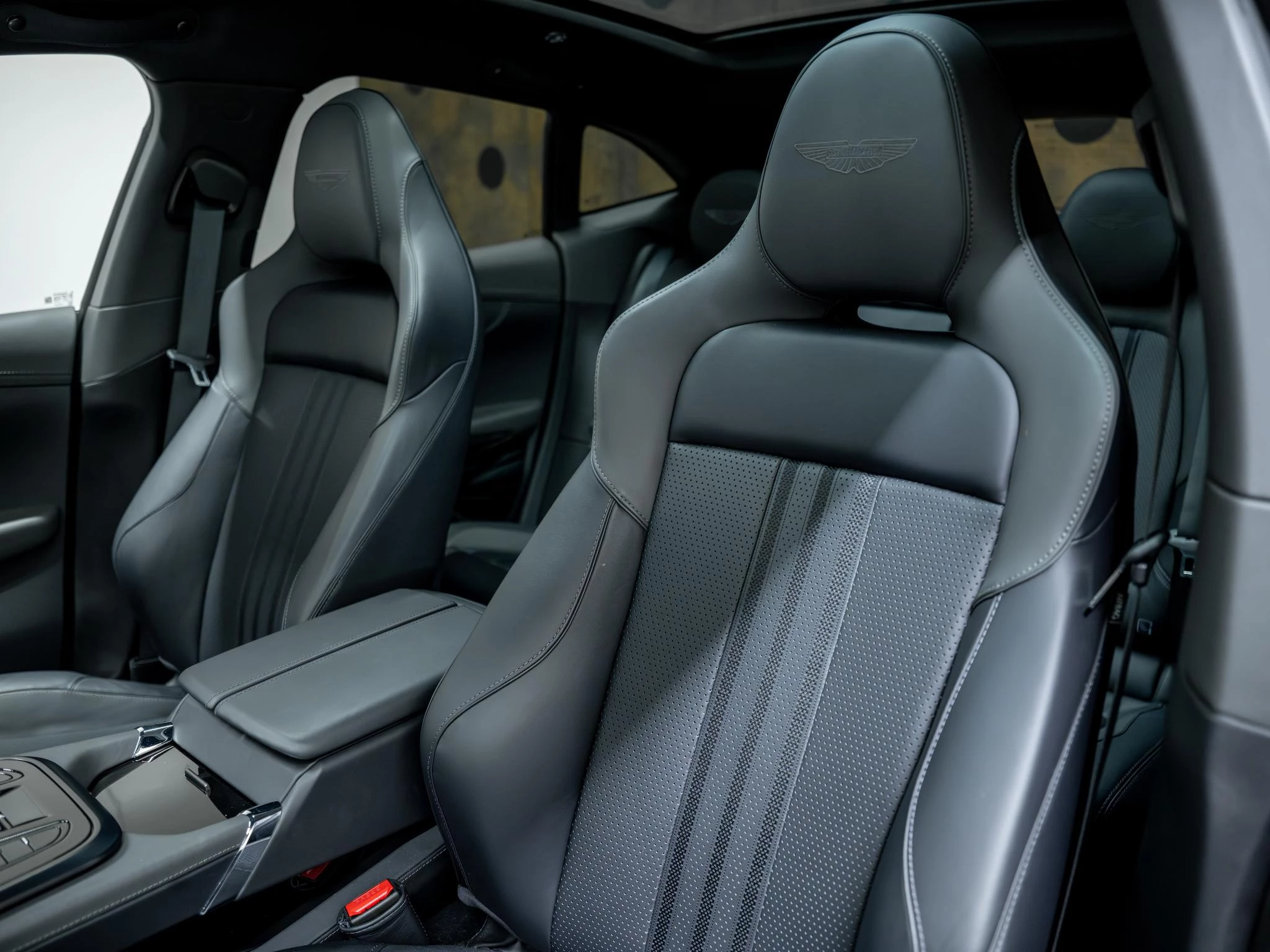 Hoofdafbeelding Aston Martin DBX