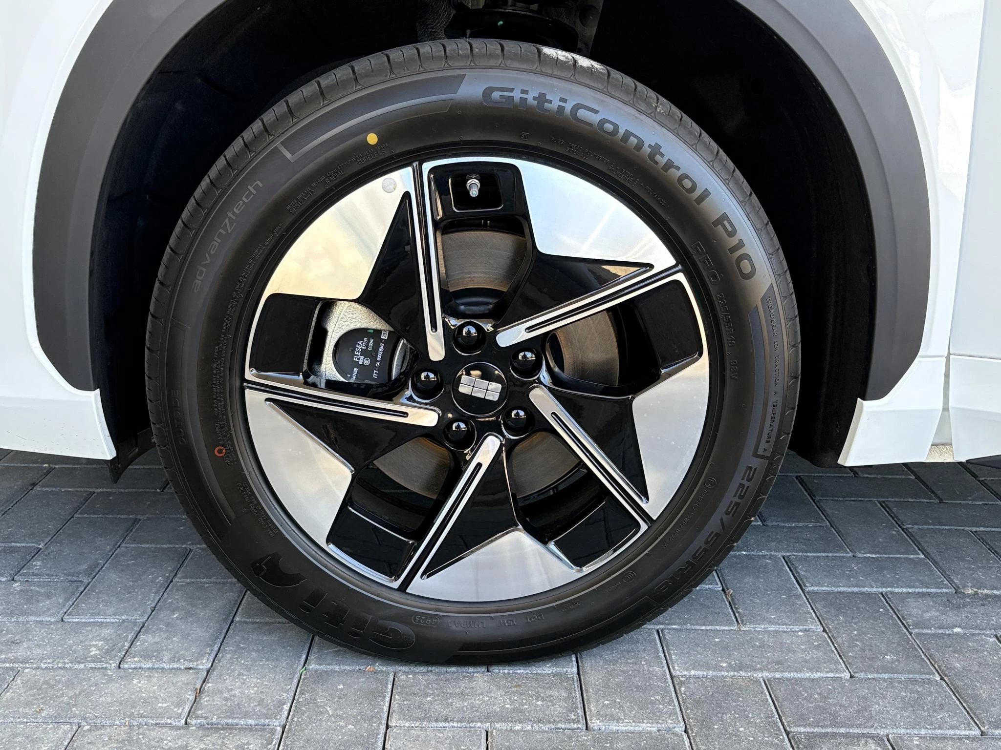 Hoofdafbeelding Geely E5