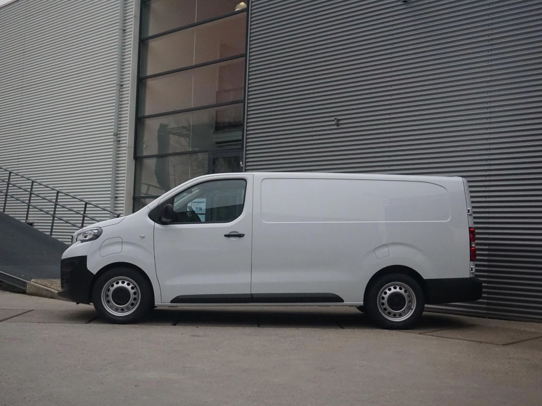 Hoofdafbeelding Peugeot e-Expert